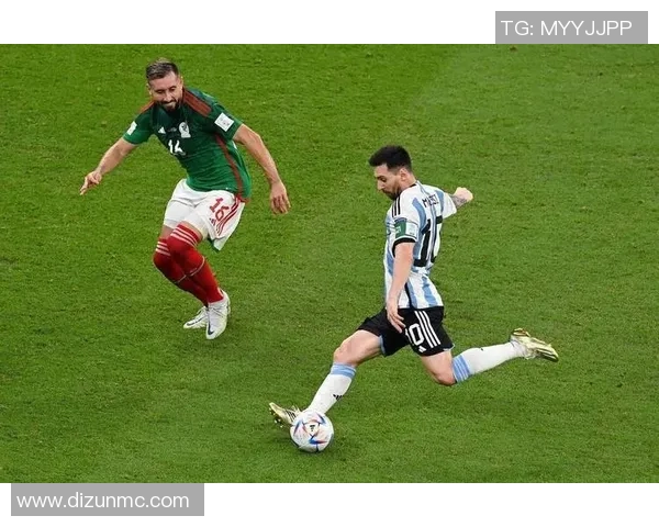 足球球星转头瞬间的精彩定格与技术分析深度探讨 足球球星转头瞬间的精彩定格与技术分析深度探讨