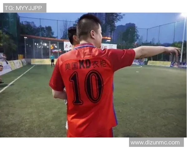 走进绿茵巨星的私密空间揭秘足球球星衣柜中的时尚与个性 走进绿茵巨星的私密空间揭秘足球球星衣柜中的时尚与个性