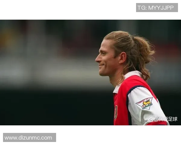 长发男足球巨星的潇洒风采与绿茵场上的独特魅力